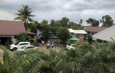 Quán rộng xe đậu thoải mái 