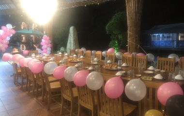 Chuẩn bị sn khách yêu cầu 30 bạn ngồi chung bàn 