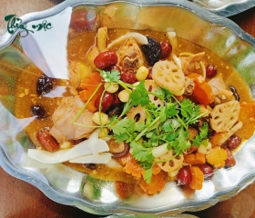 Gà tiềm tứ quý + bánh mì