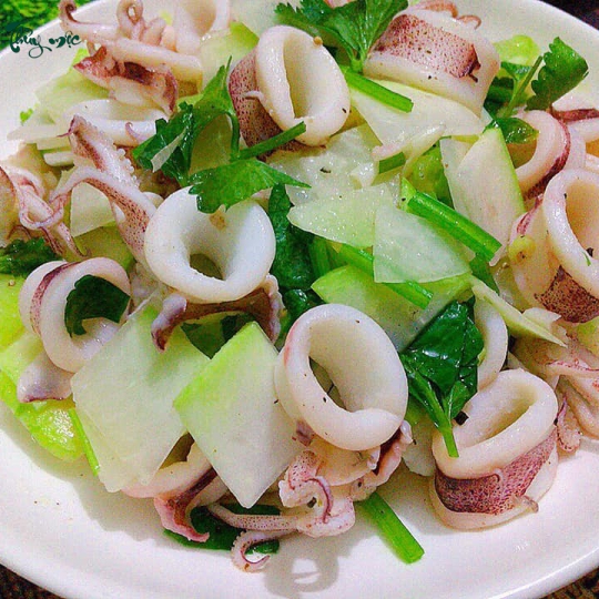Mực xào su hào