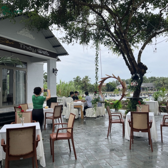 Tiệc sân vườn 