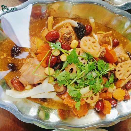 Gà tiềm tứ quý + bánh mì