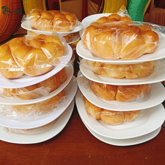 Gà tiềm tứ quý + bánh mì