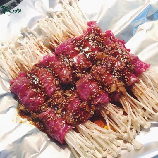 Thịt bò cuốn nấm kim châm
